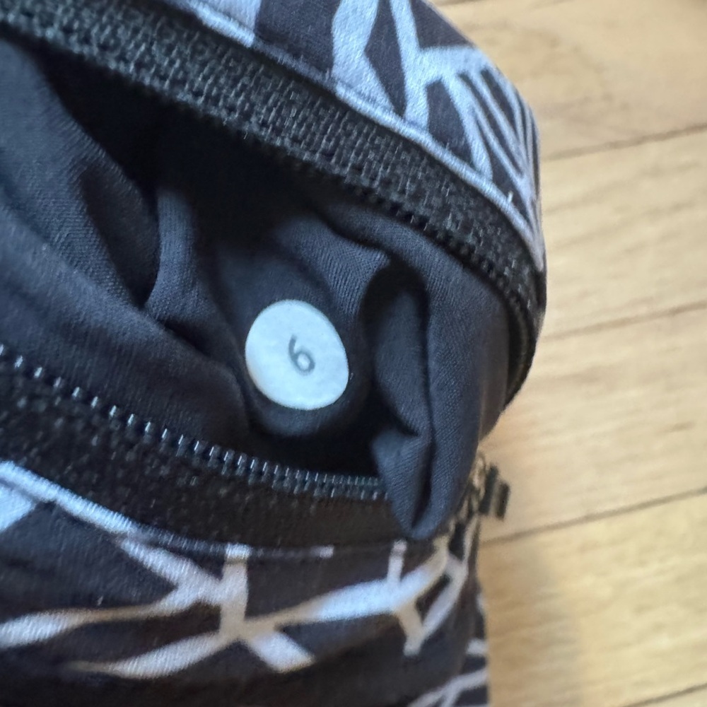 Lululemon Tracker Short - Picture 4 of 4